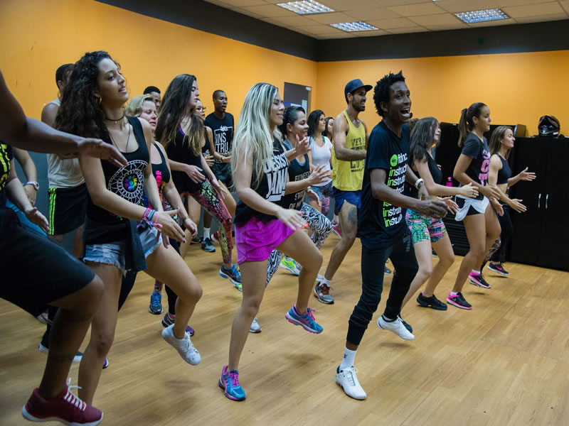 Fit Dance realiza aulão para crianças na Arena Fonte Nova