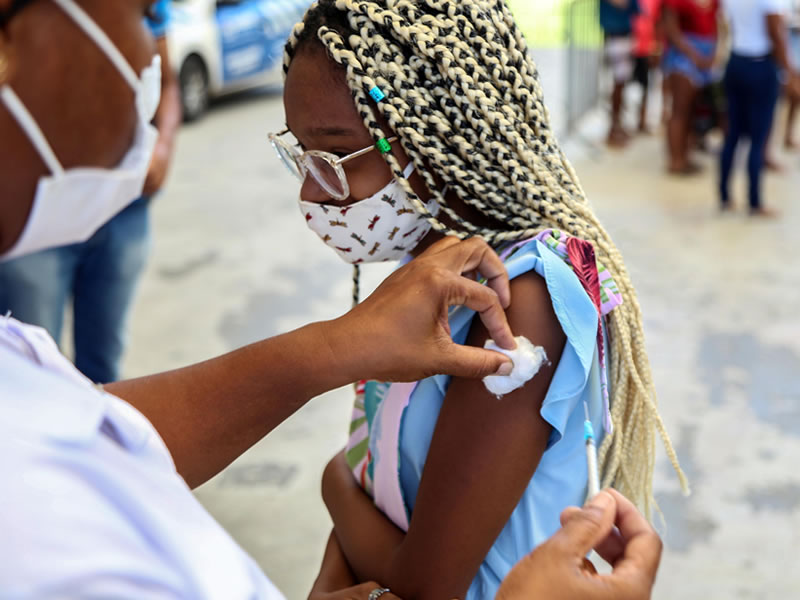 Aplicação da vacina contra a Covid-19 completa dois anos em Salvador
