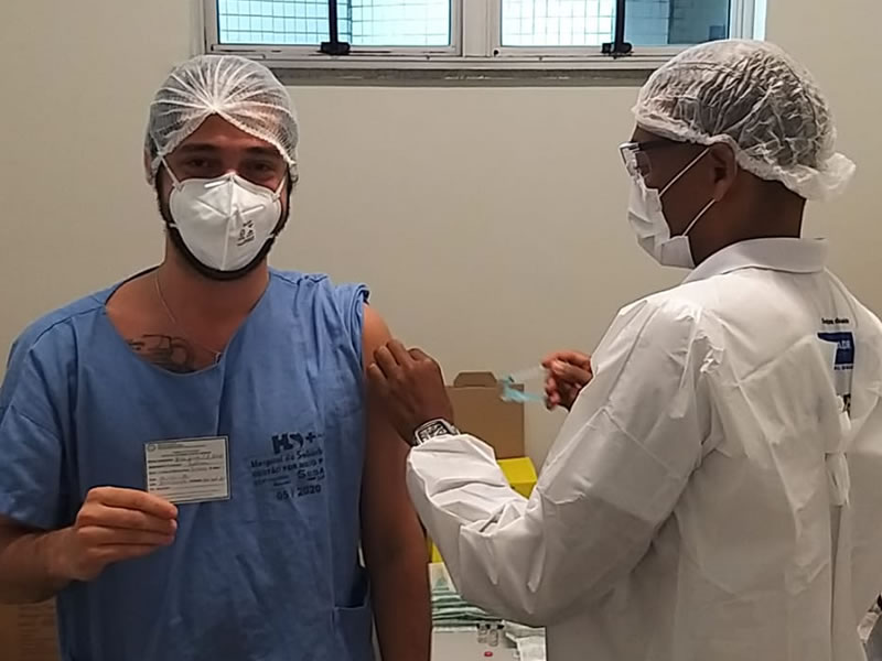 Hospital do Subúrbio inicia vacinação de profissionais contra a Covid-19