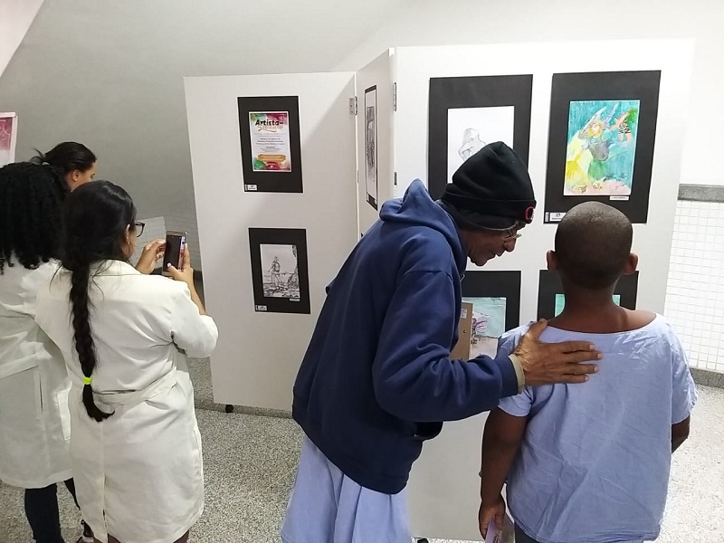 Hospital do Subúrbio expõe produção artística de pacientes e colaboradores