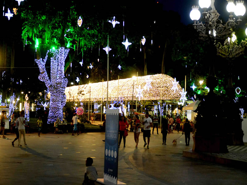 Natal em Salvador segue encantando o público com atrações variadas