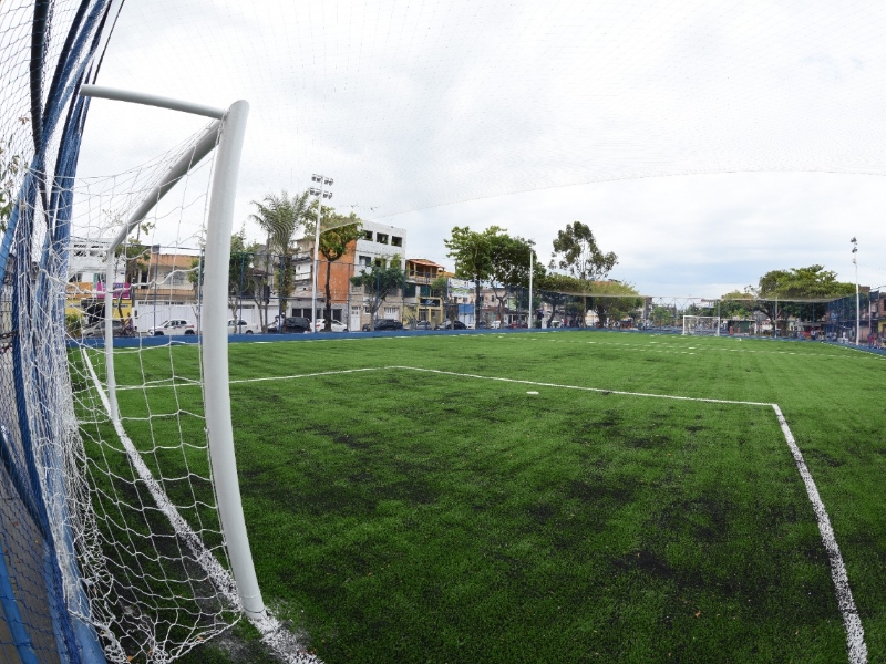 Periperi ganha campo de futebol com grama sintética