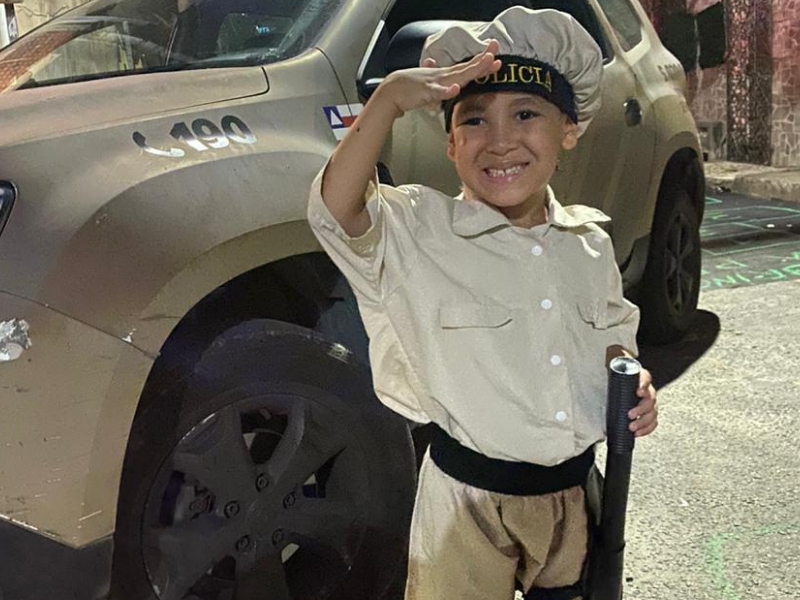Polícia Militar participa de festa de aniversário e realiza o sonho de uma criança no Subúrbio