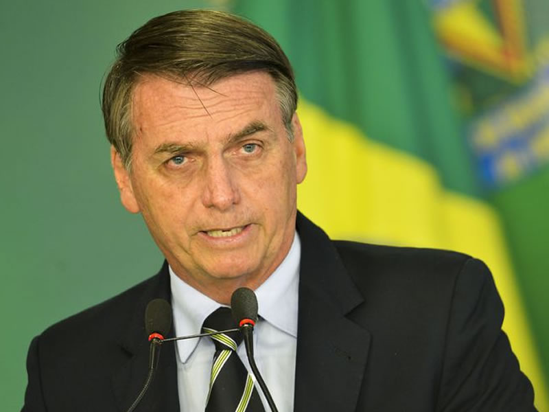 Bolsonaro concede indulto de Natal a policiais