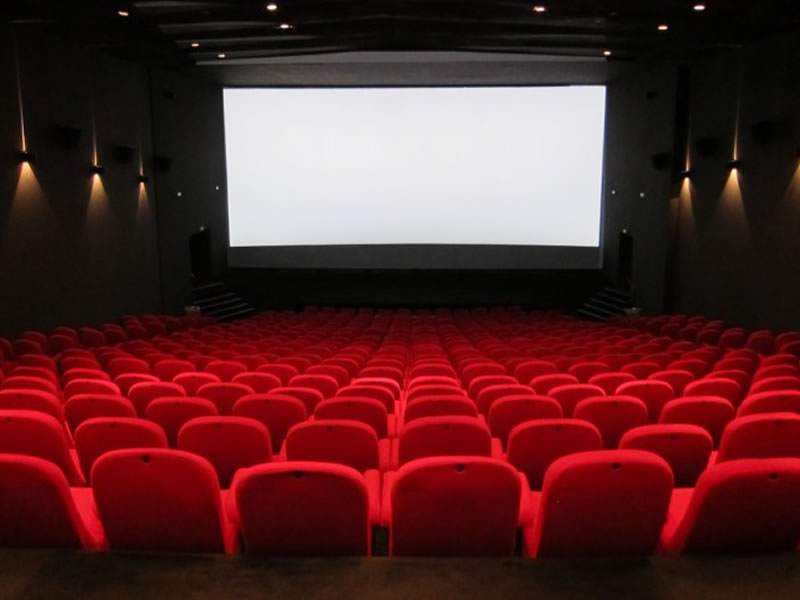 Prefeitura autoriza retorno do funcionamento de cinemas e teatros