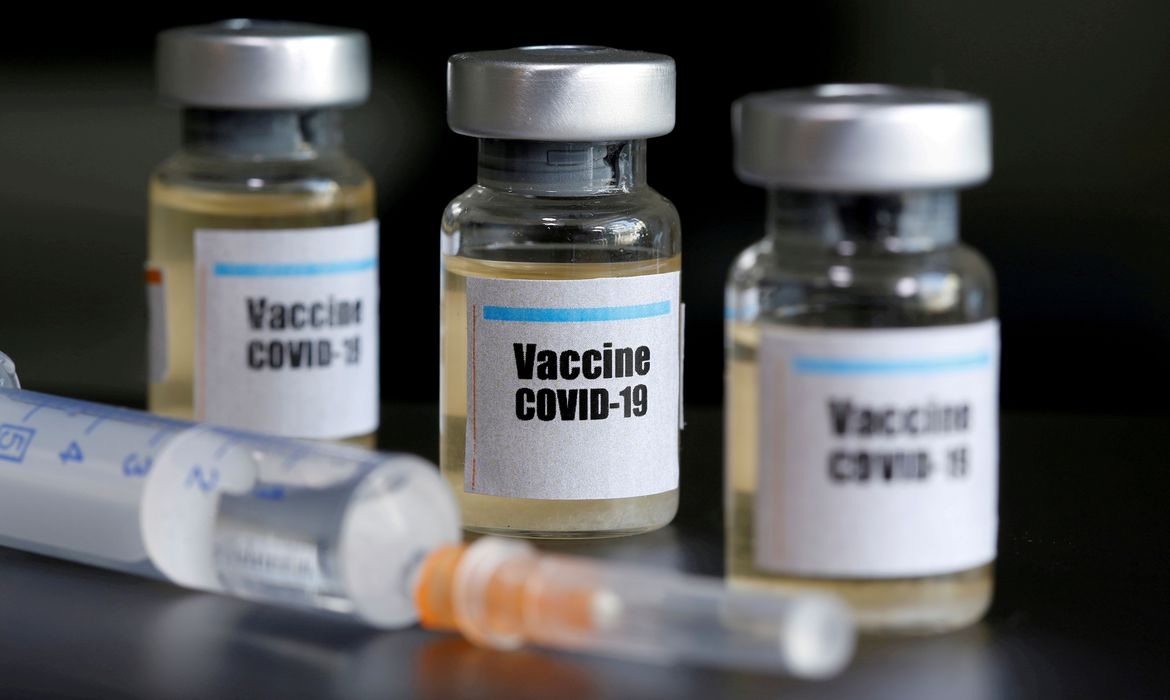 Voluntários de Salvador irão receber vacina de Oxford contra coronavírus