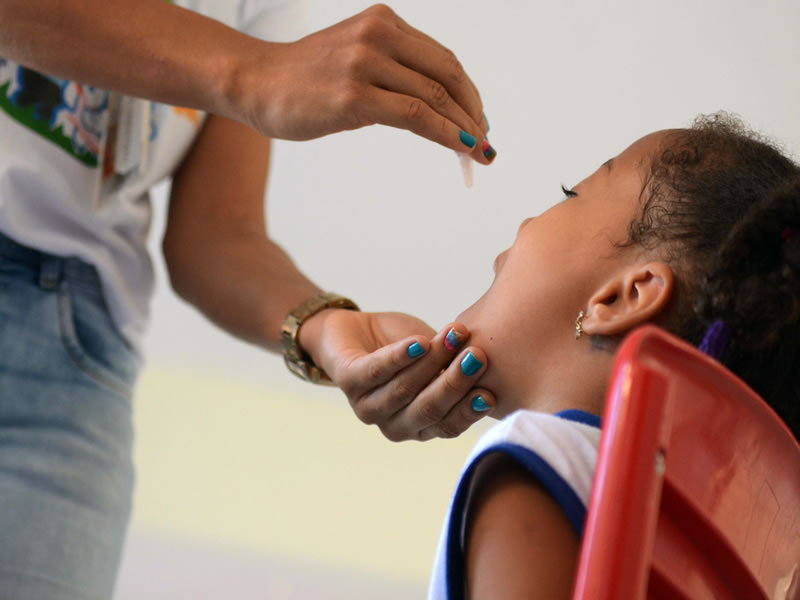 Vacinação contra pólio e sarampo acontece em mais 21 escolas nesta quarta (29)