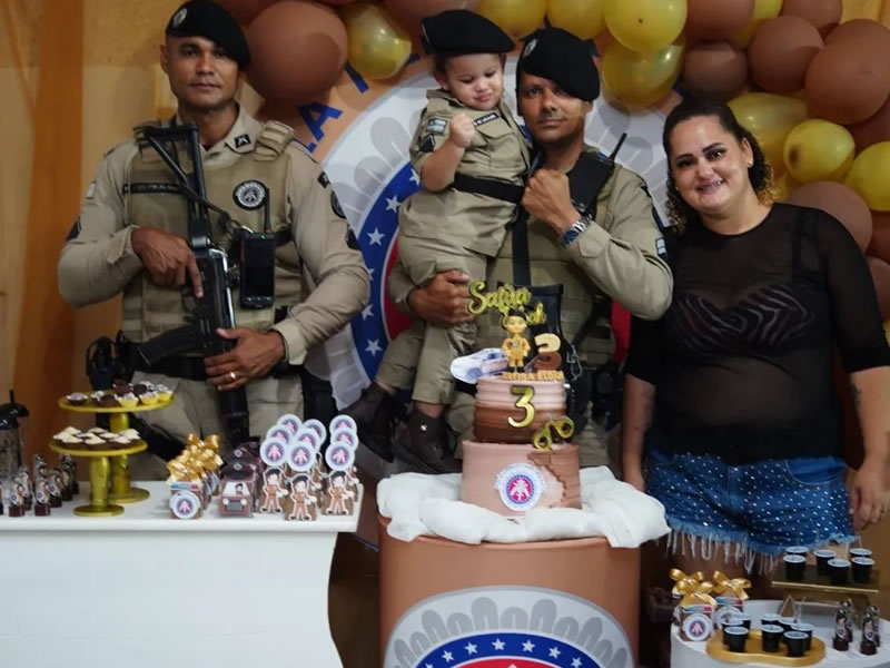 Polícia Militar participa de festa de aniversário temática de menina em Praia Grande