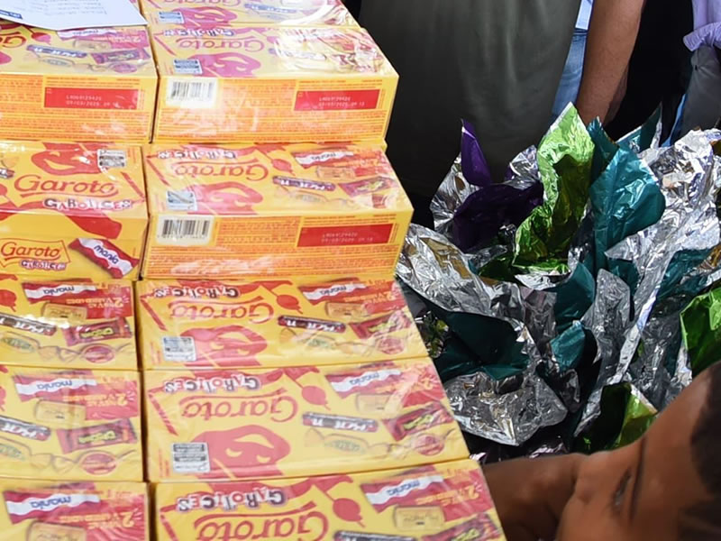 Prefeitura distribui 150 mil ovos de Páscoa e caixas de chocolate para alunos da rede municipal