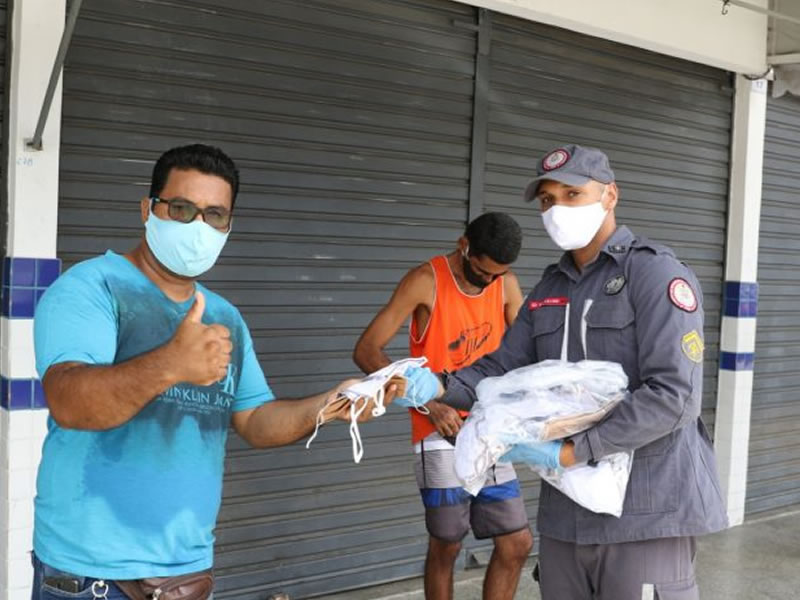 Ação do Governo do Estado distribui 1,5 mil máscaras no Mercado de Paripe