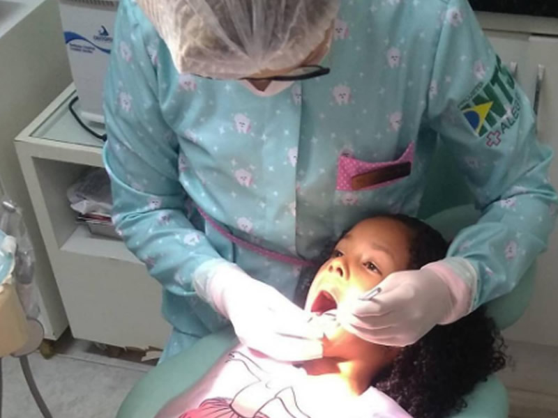 Estudantes de escolas do Subúrbio recebem atendimento odontológico
