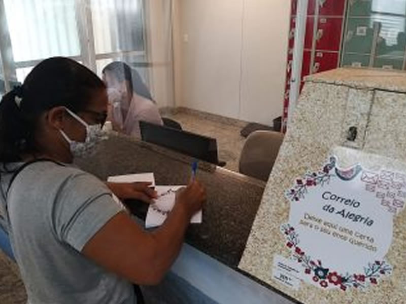 Hospital do Subúrbio possibilita que familiares enviem cartas a pacientes internados