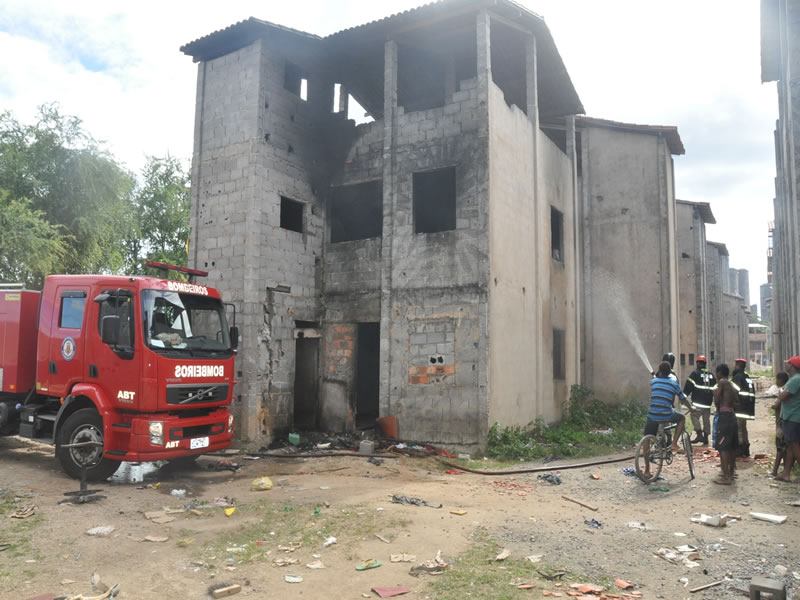 Incêndio atinge residência no bairro de Itacaranha