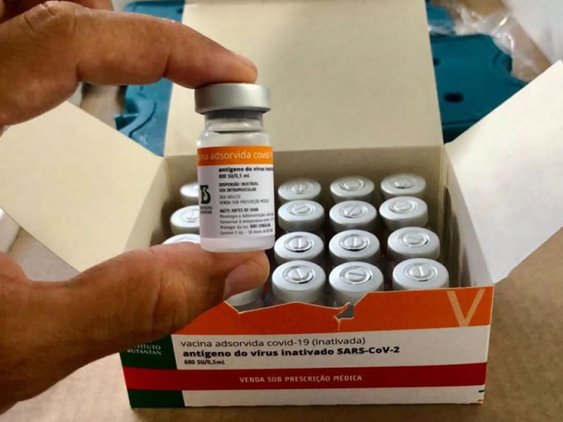 Bolsonaro sanciona projeto sobre compra de vacinas por estados