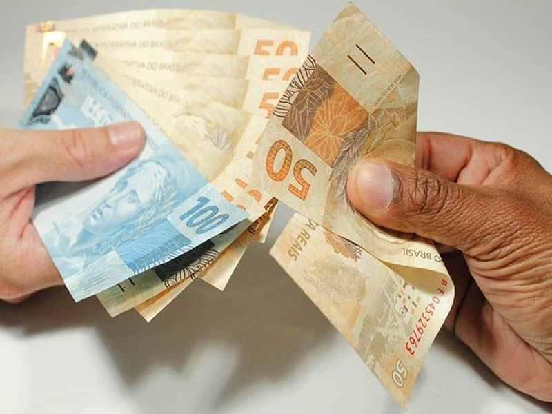 Trabalhadores informais começam a receber segunda parcela dos R$270 da Prefeitura