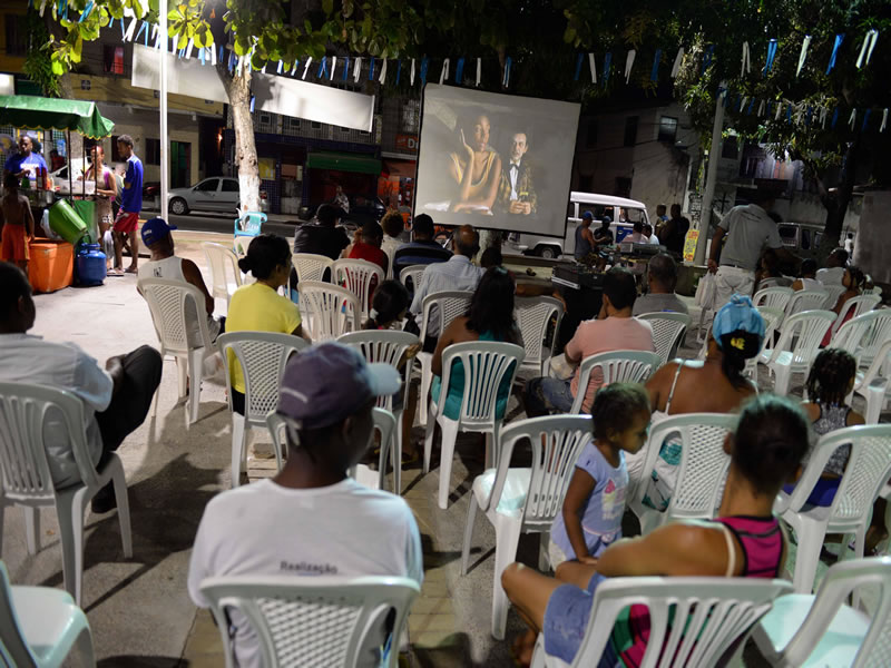 Festival da Cidade leva cinema para praça pública em Tubarão