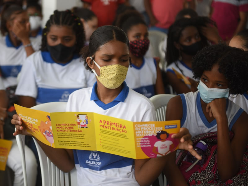 Salvador inicia programa de dignidade menstrual para alunas da rede municipal