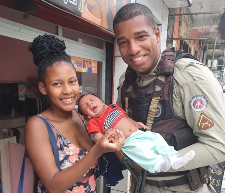 Recém-nascido é reanimado por policial militar no Subúrbio