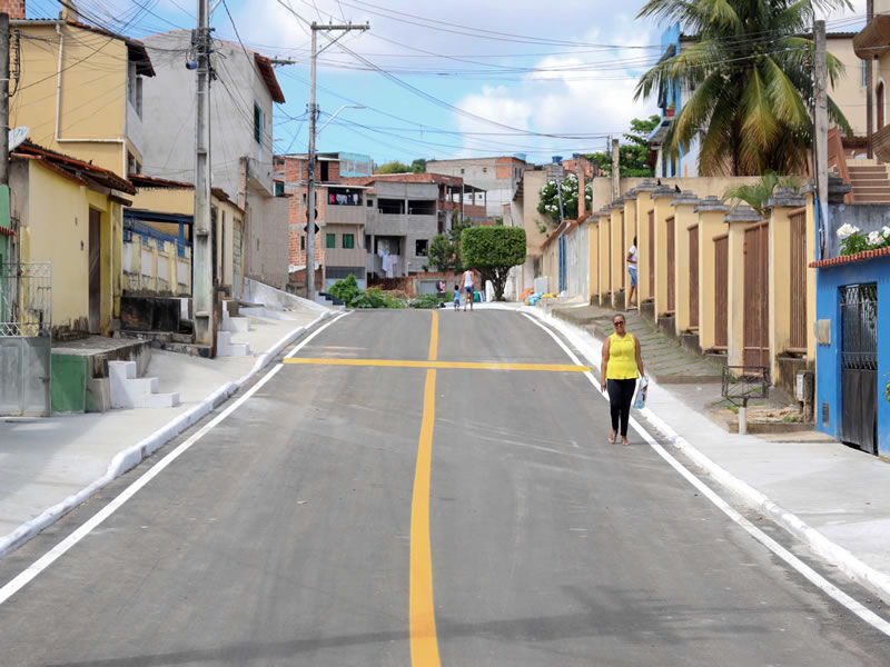 Prefeitura entrega obras de drenagem e pavimentação em Paripe nesta quinta (30)