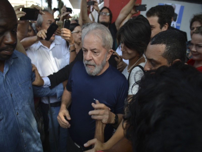 Lula será transferido para Curitiba, onde começará a cumprir pena