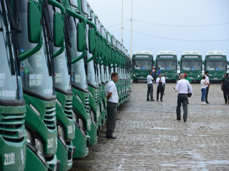 Novos ônibus com ar-condicionado começam a circular em Salvador