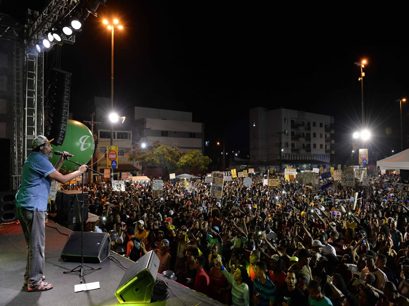 Noite do Reggae movimenta Praça da Revolução em Periperi
