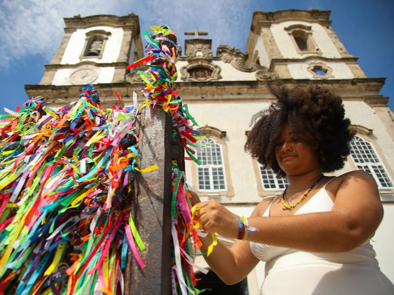 Com festas populares, igrejas e terreiros, turismo religioso atrai visitantes para Salvador