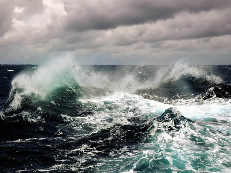 Marinha alerta para ondas de até 3,5 m entre sul da Bahia e Salvador