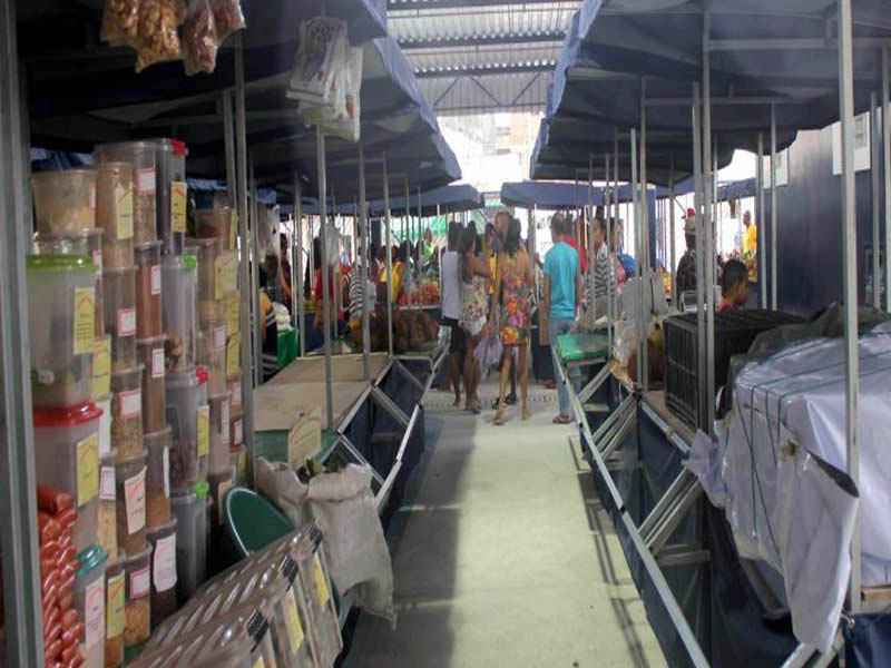 Feirantes continuam sendo realocados para o novo Mercado Municipal de Periperi