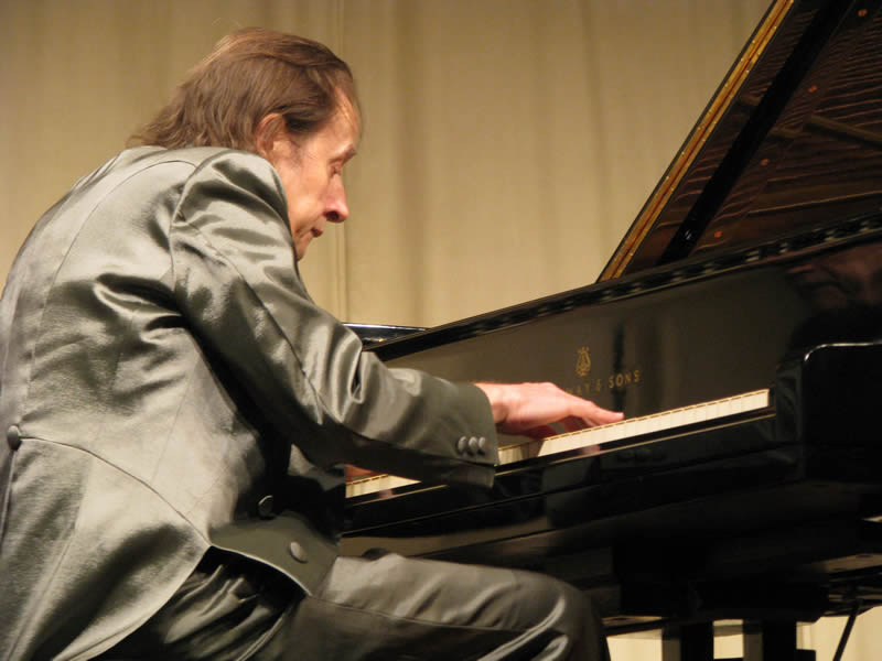 Pianista Arthur Moreira Lima se apresenta de graça no Subúrbio