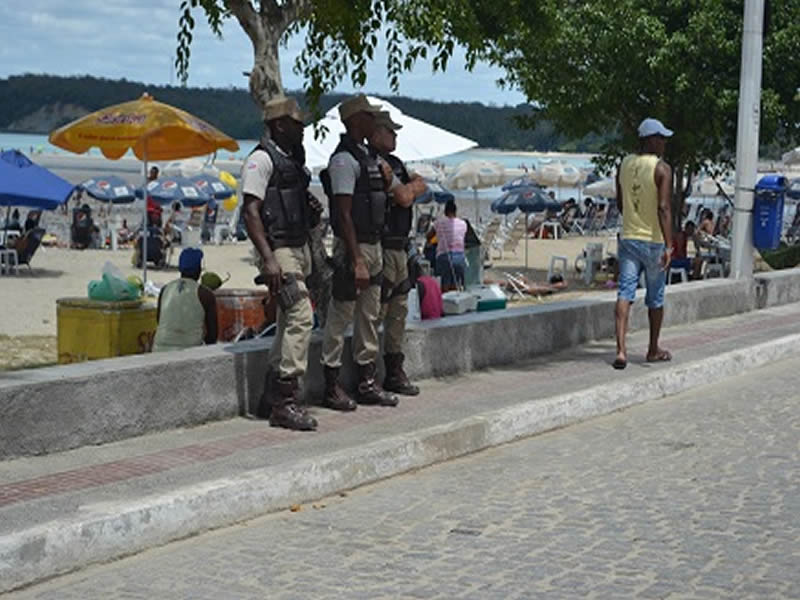 Polícia Militar reforça policiamento na orla de São Tomé de Paripe