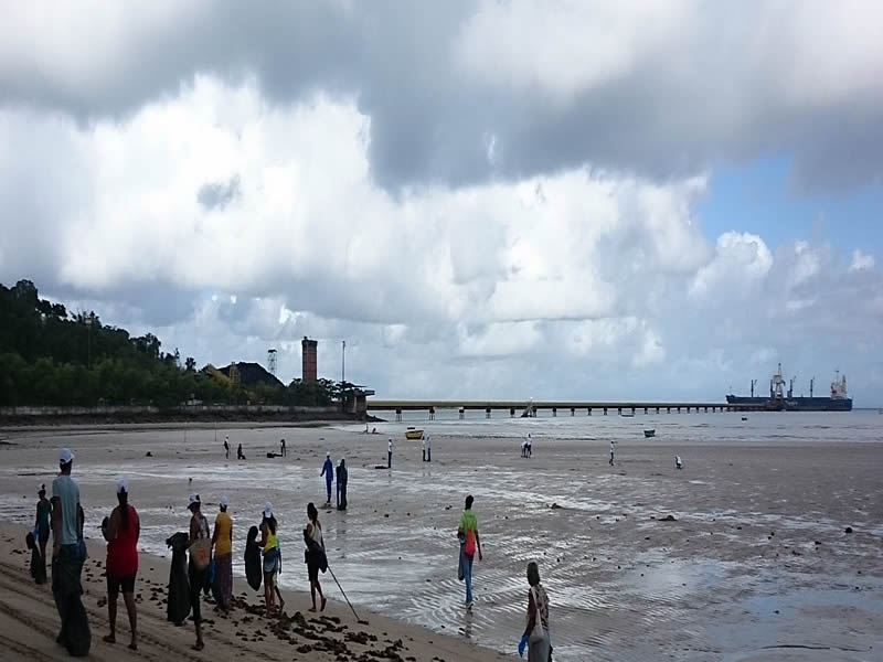 Gerdau realiza Projeto Praia Limpa em São Tomé de Paripe