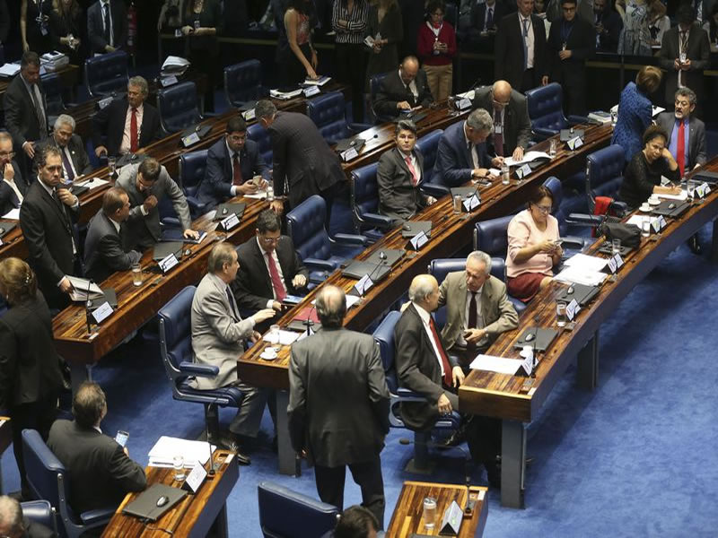 Senado aprova texto final da PEC do Teto sem alterações
