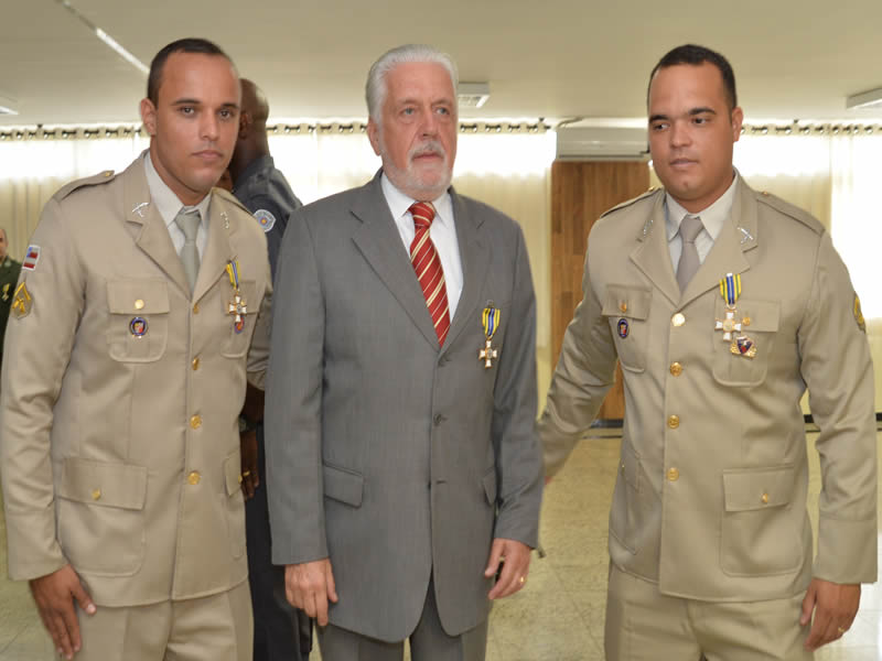 Projeto Karatê do Saber do Rio Sena recebem Medalha Mérito Desportivo Militar
