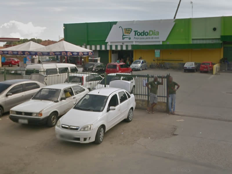 Grupo com dez homens roubam em supermercado no bairro de Paripe