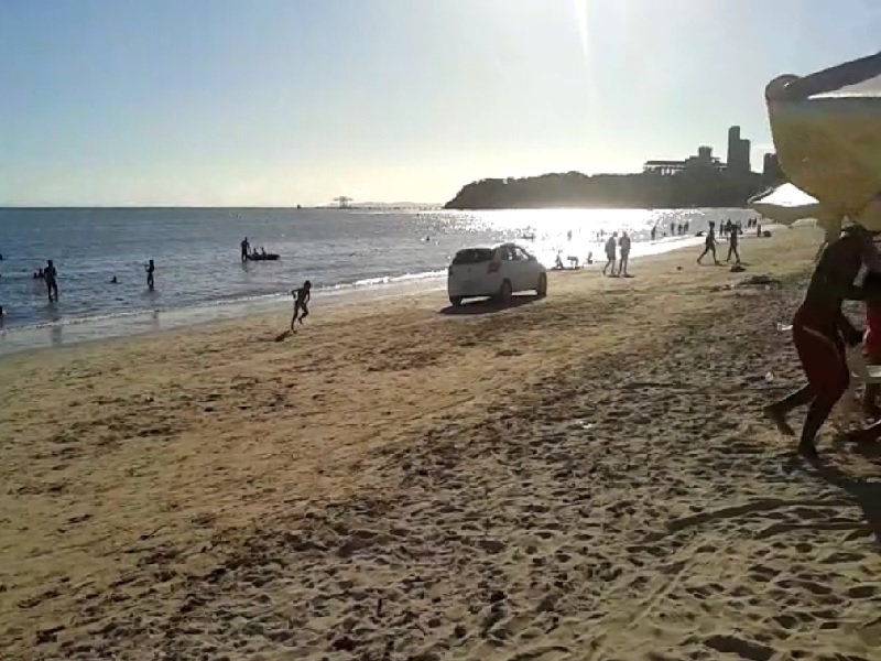 Condutor de veículo é flagrado utilizando a praia de Tubarão como pista